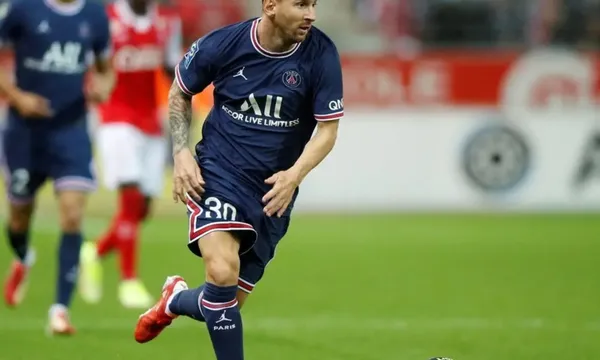 Lionel Messi suele ser muy profesional dentro del campo, pero habría quien lo acusa de ser todo lo contrario en París.