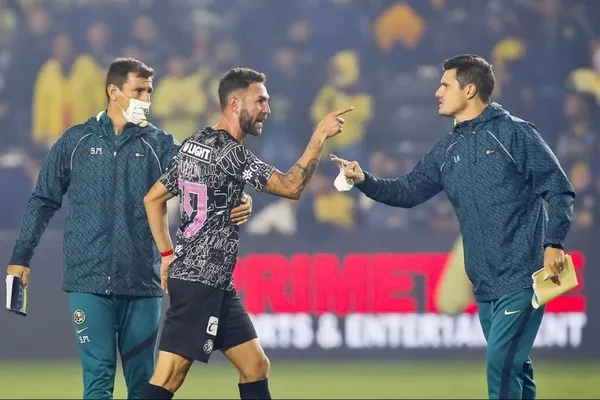 Lo que pudo ser un partido amistoso, terminó con polémica entre el asistente arbitral y Miguel Layún tras insultarlo por ser mexicano