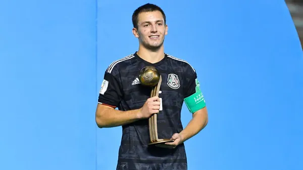 Lo vieron platicando con gente de Chivas