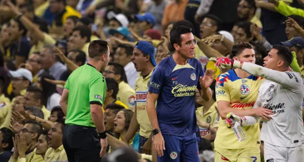 Los azulcremas no aguantaron los insultos y reclamos, encararon a su gente.