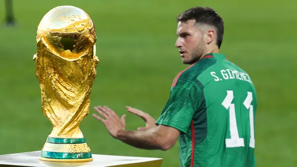 Los dos campeones mundiales con los que puede jugar Santiago Giménez