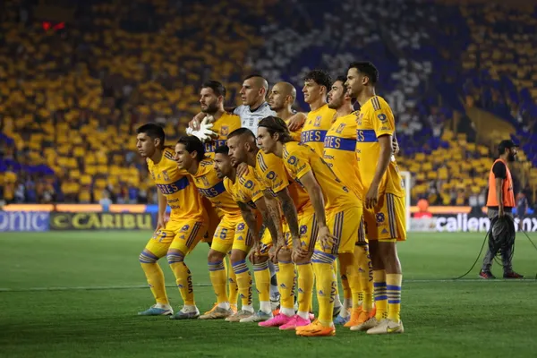 Los felinos quieren eliminar al líder de la competencia en su propia cancha.