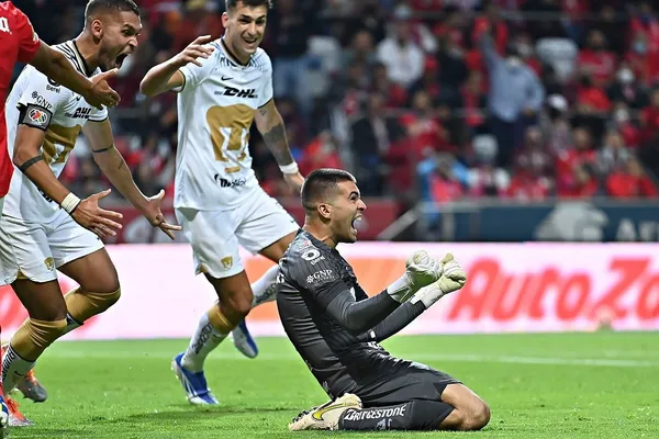 Los felinos salvaron un resultado importante.