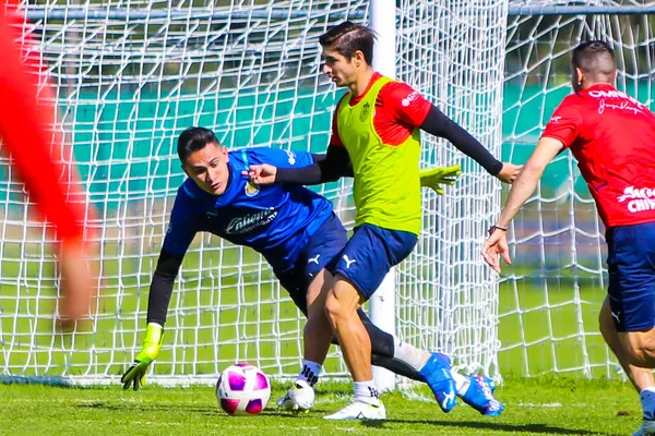Los jugadores de Chivas tendrán un camino algo más largo de lo acostumbrado para llegar a la Angelópolis.