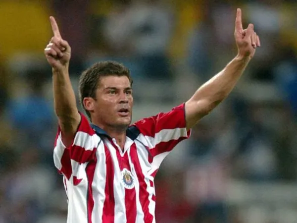 Los primeros zapatos de fútbol de Ramírez