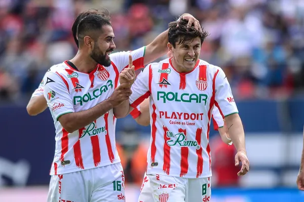 Los Rayos hacen su presentación en casa ante sus aficionados.