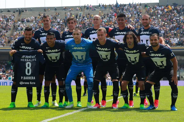 Los universitarios han contado con playeras llamativas.