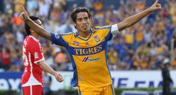 Lucas Lobos con Tigres