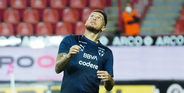 Lucas Ocampos no estuvo presente en el viaje de Rayados y crecen los rumores de tensión en el vestidor.