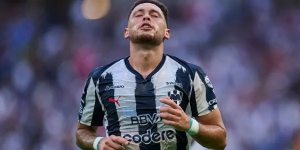 Lucas Ocampos podría ser sancionado tras realizar un "corte de manga" a la afición de Rayados