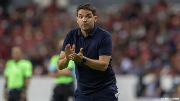 Luego de la derrota del América ante el Atlético de San Luis, Santiago Baños podría pensar en llamar a Nicolás Larcamón para relevar a Solari.