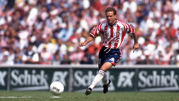 Luis García jugando con el Club Deportivo Guadalajara (Foto: Leyendas del Fútbol Mexicano)