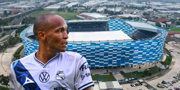Luis Quiñones junto al Estadio Cuauhtémoc / FOTO GRADA