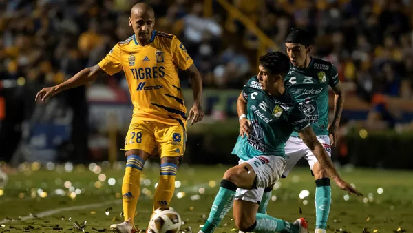Luis Rodríguez Alanís esquivando al equipo contrario (Foto: El Comercio Perú)