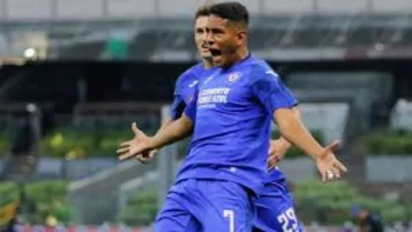 Luis Romo con la camiseta de Cruz Azul. (Foto: ESPN)