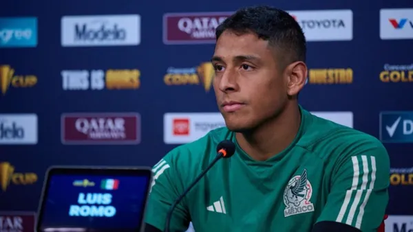 Luis Romo con la camiseta de la Selección de México. (Foto: Record)