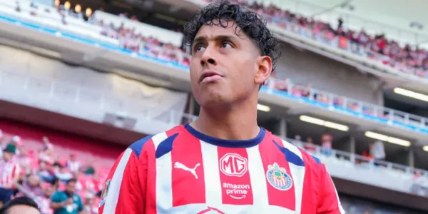 Luis Romo demuestra su liderazgo en Chivas pese a estar lesionado