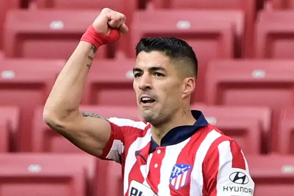 Luis Suárez reaccionó a la llegada de Sergio Agüero como refuerzo del Barcelona.