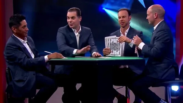 Luis Zague le pone un nuevo apodo a Jorge Campos gracias a su particular forma de calzado