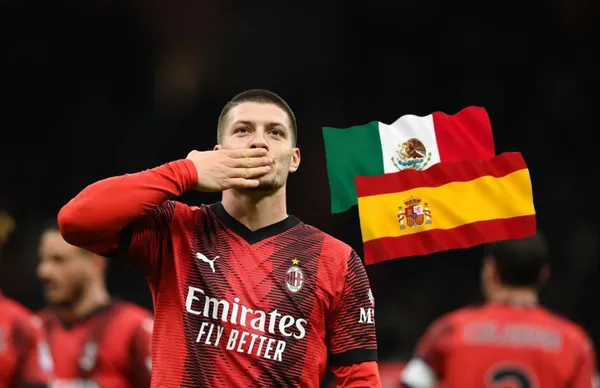Luka Jovic y banderas de México y España/Foto The AC Milan Offside.