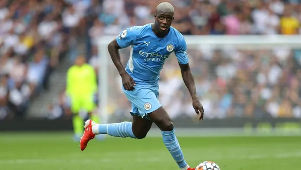 Manchester City debió tomar una dura decisión que involucra a uno de sus futbolistas estrella. Benjamin Mendy cometió una falta grave, o al menos de eso se lo acusa. Pero, ¿Qué es lo que supuestamente hizo este talentoso defensor?