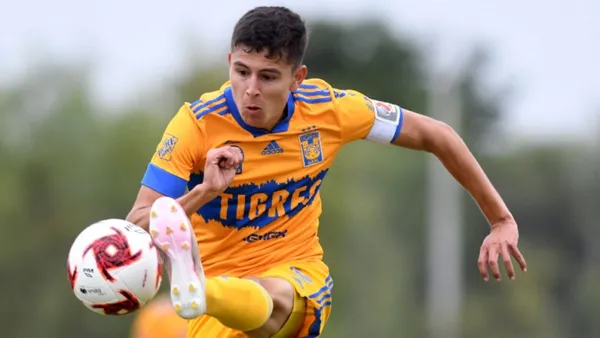 Manuel Aguilar con la camiseta de Tigres. (Foto: Record)