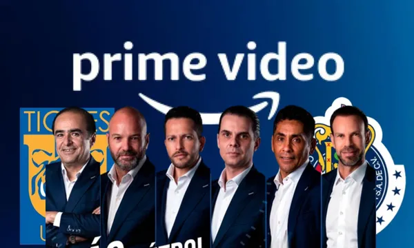 Marca de Amazon de fondo y los panelistas de Azteca Deportes / Somos Chivas