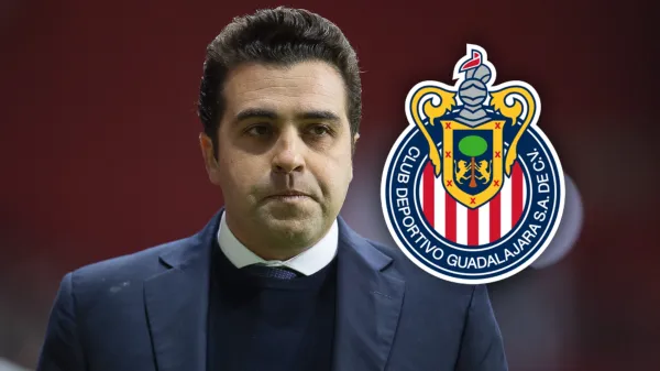 Marcelo Michel Leaño dirigiendo a Chivas