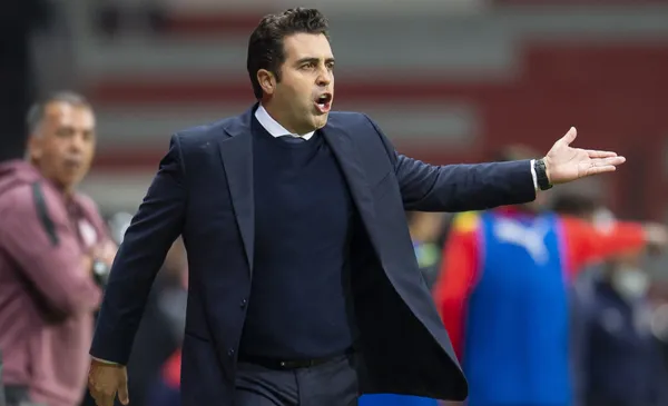 Marcelo Michel Leaño en juego con las Chivas (Fuente: Mexsports)