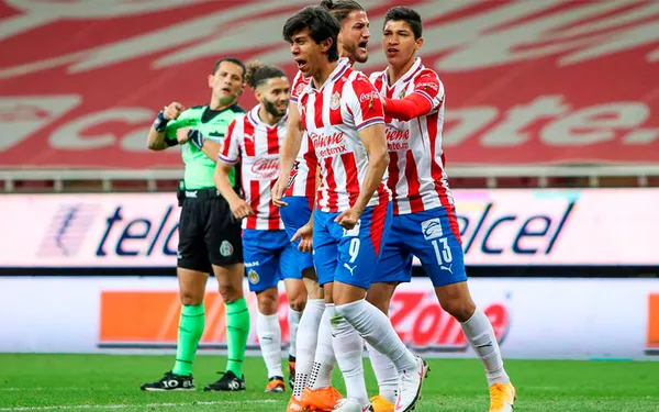 Marcelo Michel Leaño tendría preparado a un nuevo delantero en Chivas y dejaría fuera a Ángel Zaldívar.