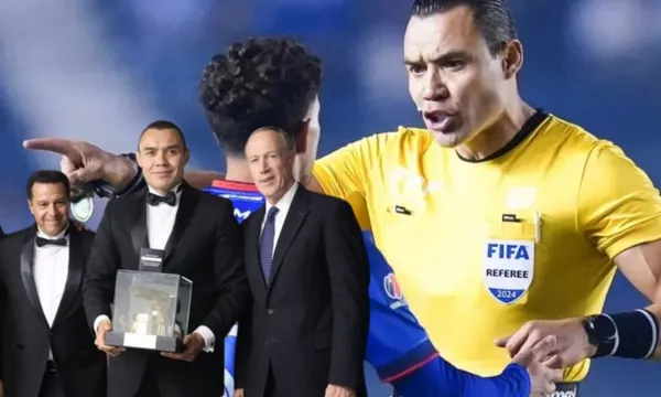 Marco Antonio Ortiz sanciona una jugada en un partido de Cruz Azul (Fuente: Imago)