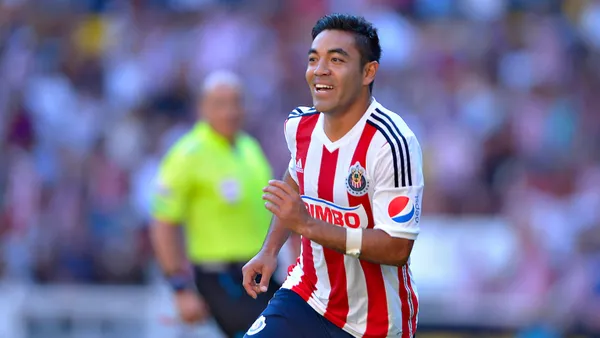 Marco Fabián con la camiseta del Chivas de Guadalajara. (Foto: TUDN)
