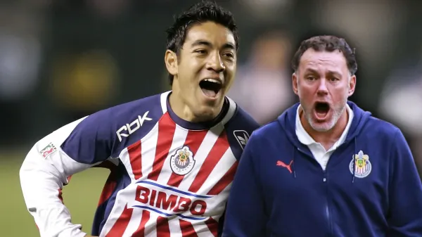 Marco Fabián festejando un gol con Chivas y Gabriel Milito