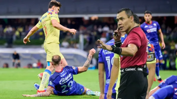 Marco Ortiz durante la Final del Clausura entre América y Cruz Azul