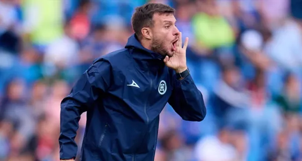 Martín Anselmi dirige un cotejo de Cruz Azul (Fuente: Mexsports)