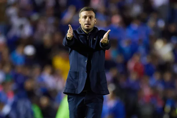 Martín Anselmi en un partido de Cruz Azul (Foto: Mexsport)