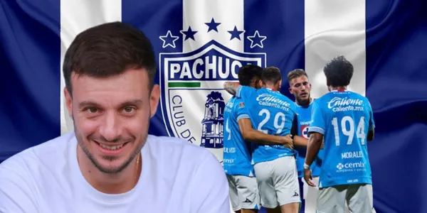 Martin Anselmi junto a futbolistas de Cruz Azul / FOTO EL UNIVERSAL