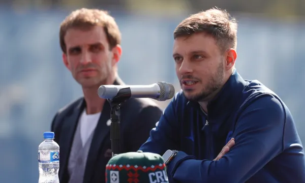 Martín Ansemi en una conferencia de prensa, presentado como DT de cruz azul / Cruz Azul