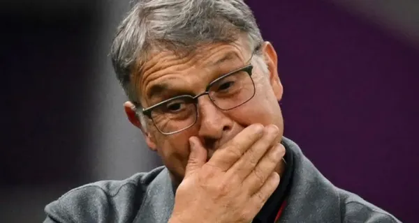 Martino al parecer no conoce la dignidad y genera controversia en Argentina. Su carrera se acabó con el Tri y esto hace ahora.