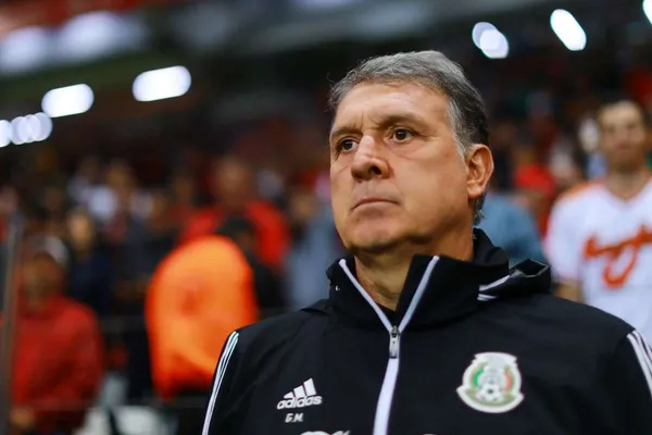 Martino pidió a la FIFA que sea más firme y unánime para aplicar las reglas con las ligas como la Premier League que no permitió la salida de Raúl Jiménez.