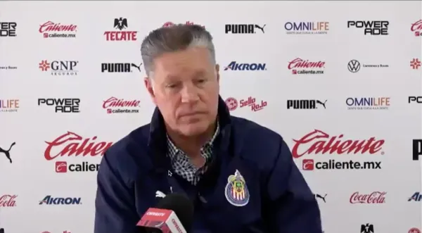 Más que conferencia de prensa, Chivas montó una puesta en escena.