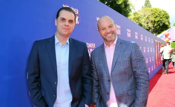 Matinoli y Luis García en una pasarela en un estudio de cine (Fuente: IG Luis García)