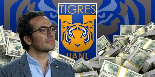 Mauricio Culebro junto al escudo de Tigres / FOTO MEDIOTIEMPO