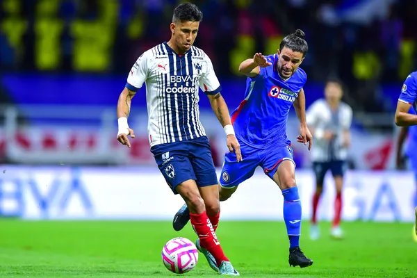 Maximiliano Meza ha sido uno de los jugadores más constantes en las alineaciones de Rayados como titular