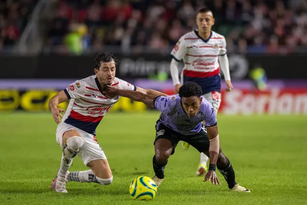 Mazatlán rescató un empate contra las Chivas