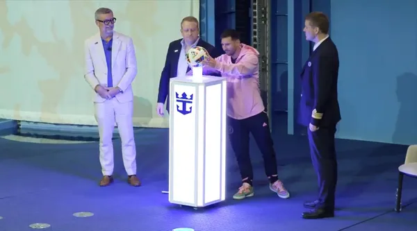 Messi pronunciaría unas palabras en inglés y bautizaría un crucero en Miami.