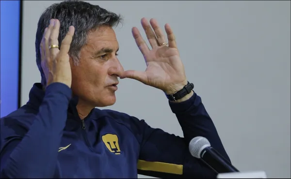 Michel González ex director técnico de Pumas de la UNAM todavía está pendiente de los “auziazules” que marchan primeros en el actual Torneo Apertura de la Liga MX.