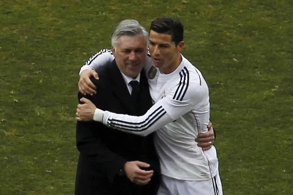 Mientras el Real Madrid hace oficial la llegada de Carlo Ancelotti, se confirma la llegada de Cristiano Ronaldo a España.