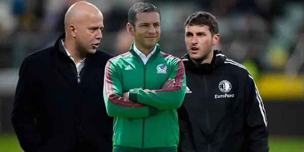 Mientras Slot tiene en un altar a Giménez, Lozano se justifica por dejarlo en la banca.