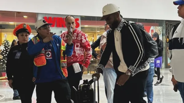 Miguel Ángel Borja arribando a la Ciudad de México para firmar con Cruz Azul